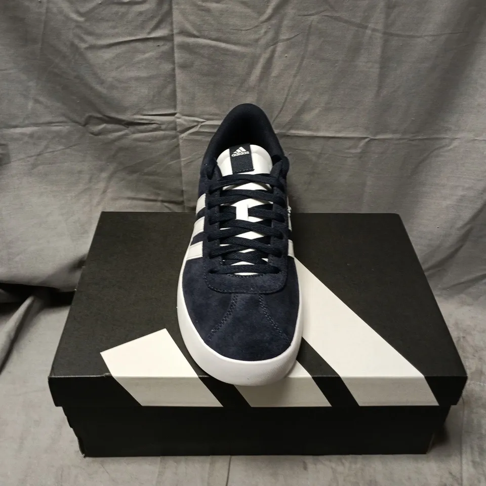 BOXED PAIR OF ADIDAS VL COURT 3.0 TRAINERS IN NAVY/WHITE - UK 10