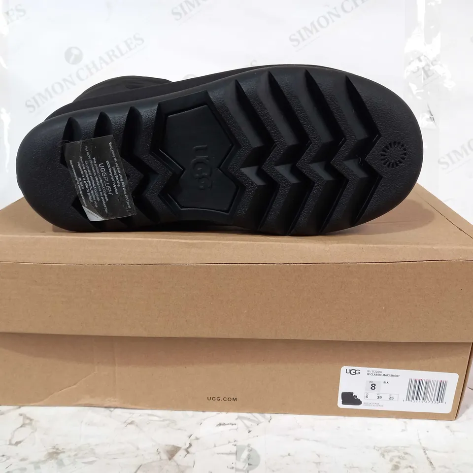 BOXED PAIR OF UGG CLASSIC MAXI SHORT ANKLE BOOTS IN BLACK UK SIZE 6