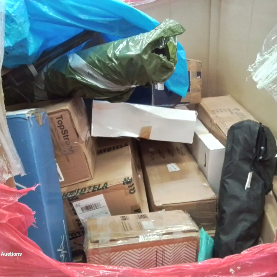 PALLET OF ASSORTED ITEMS INCLUDING AIR COOLER, TOILET SEAT, UMBRELLA, BEACH TENT, ROUND GARDEN TABLE