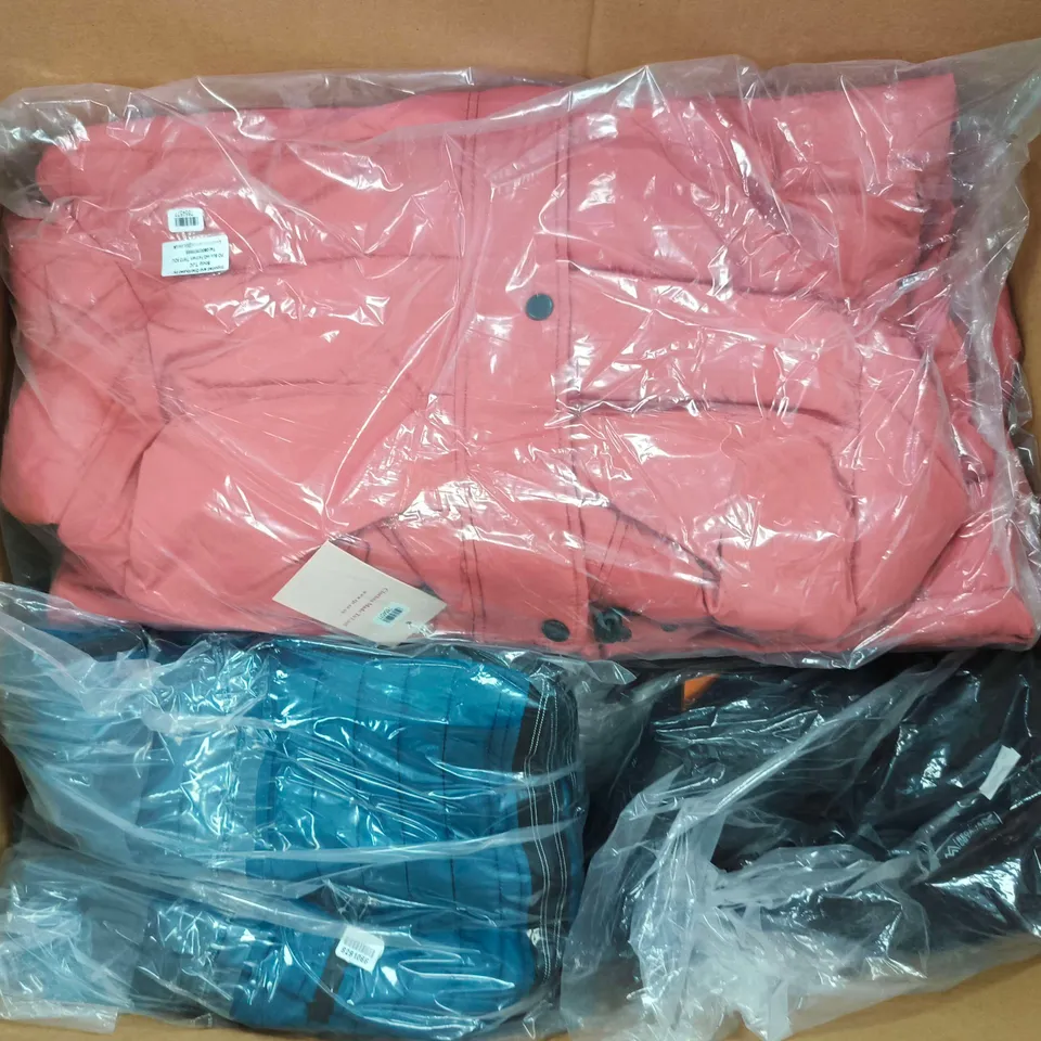 APPROXIMATELY 20 ASSORTED CLOTHING ITEMS IN VARIOUS SIZES, STYLES & COLOURS TO INCLUDE BRANDS SUCH AS REGATTA, MUDFLOWER, LA MAREY, ETC - COLLECTION ONLY