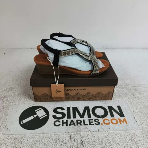 BOXED PAIR OF DUNLOP VERONA SANDALS IN BLACK - UK 7