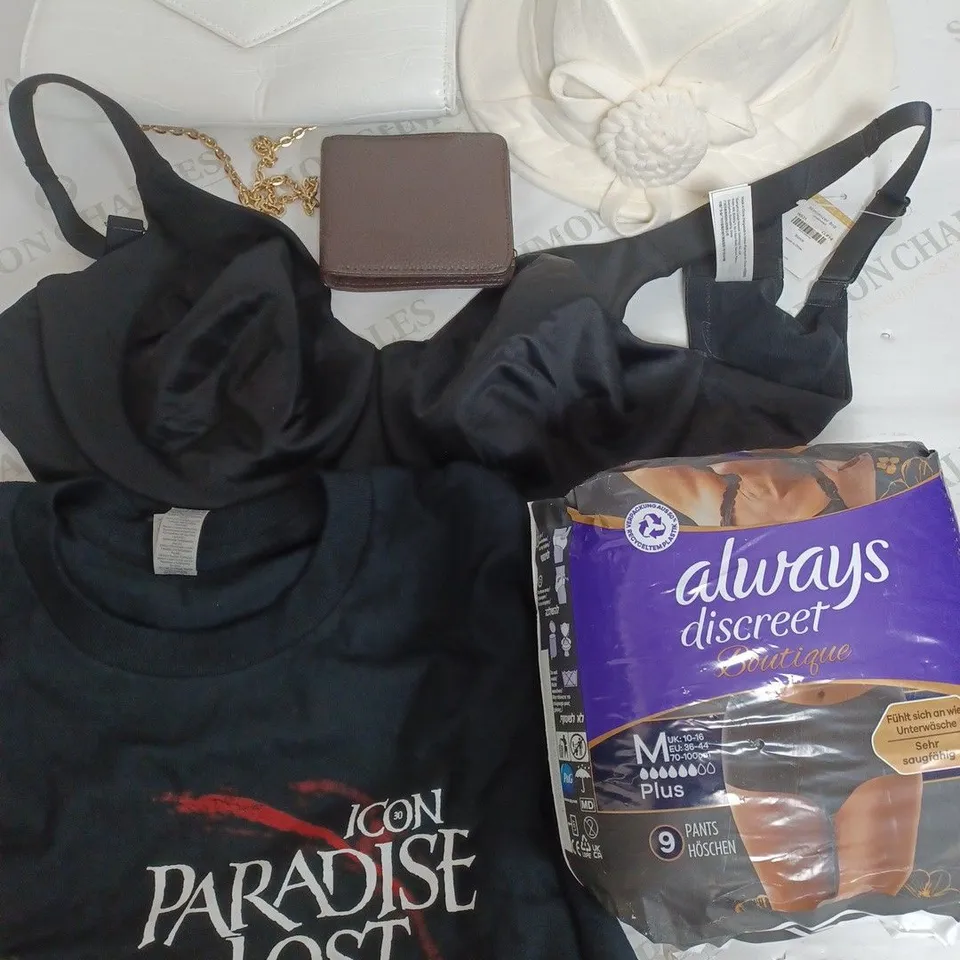 BOX OF APPROXIMATELY 25 ASSORTED CLOTHING ITEMS TO INCUDE - HAT , BAG , T-SHIRT ETC