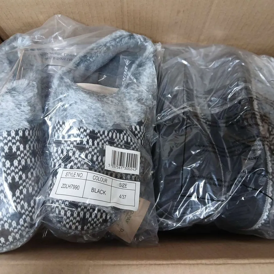 APPROXIMATELY 10 DUNLOP SLIPPERS IN GREY/BLACK - SIZE 4/37