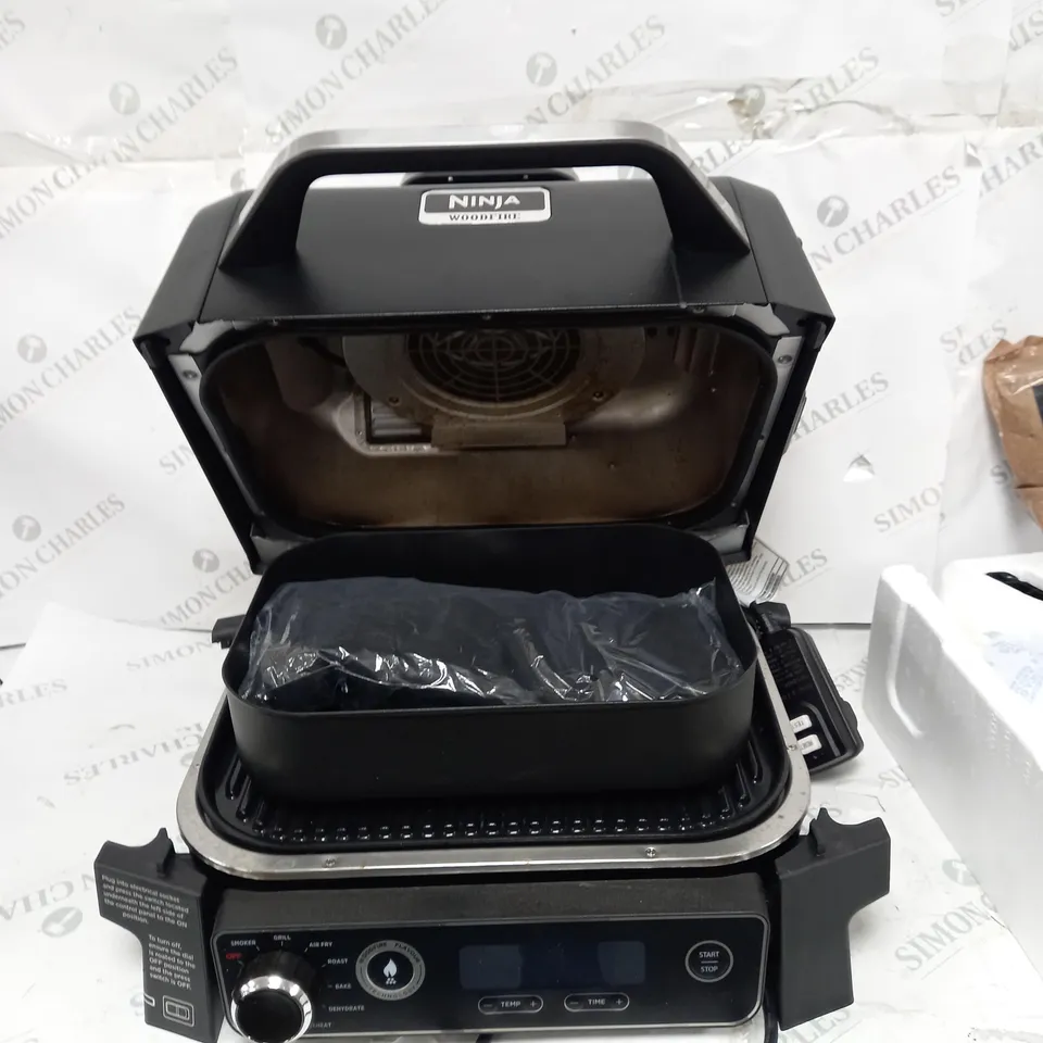 BOXED NINJA WOODFIRE ELECTRIC BBQ GRILL & SMOKER OG701UKQ