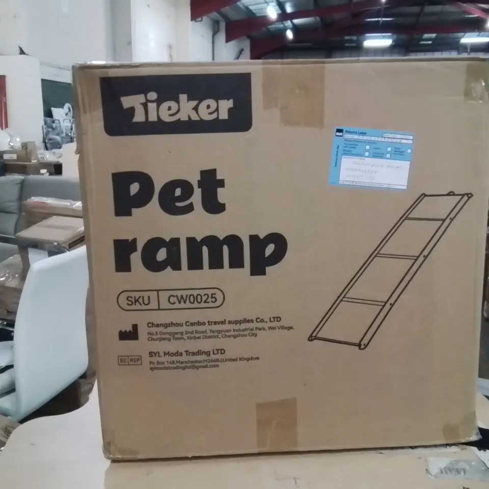 BOXED PET RAMP 