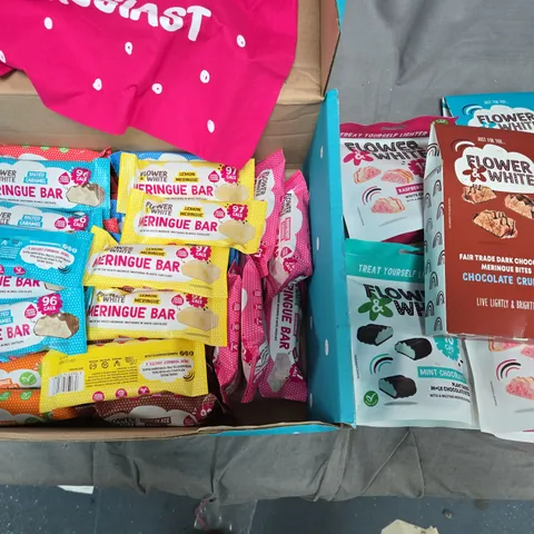 FLOWER & WHITE SNACK SELECTION BOX