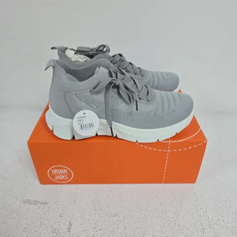 BOXED PAIR OF URBAN JACKS STRADA TRAINERS IN GREY - SIZE 5