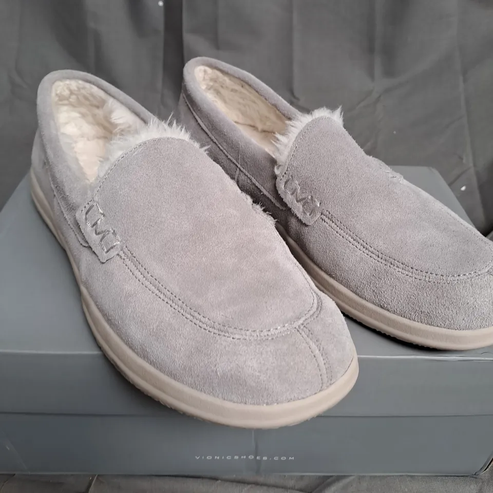 BOXED PAIR OF VIONIC SLIPPERS - UK SIZE 6.5