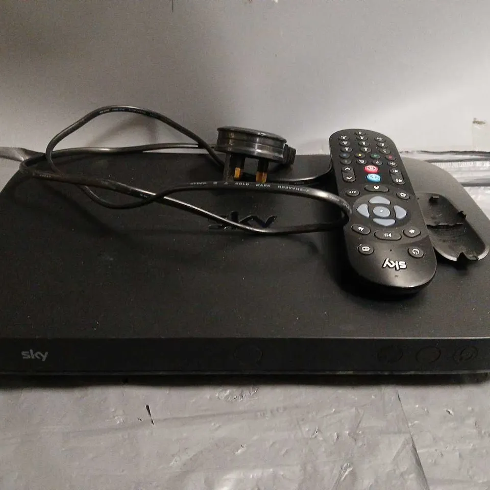 SKY Q BOX ES340A-D8