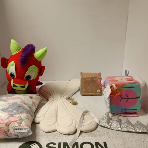 BOX OF APPROXIMATELY 25 ASSORTED TOYS INCLUDING BALLOONS, WINGS AND A CROWN 