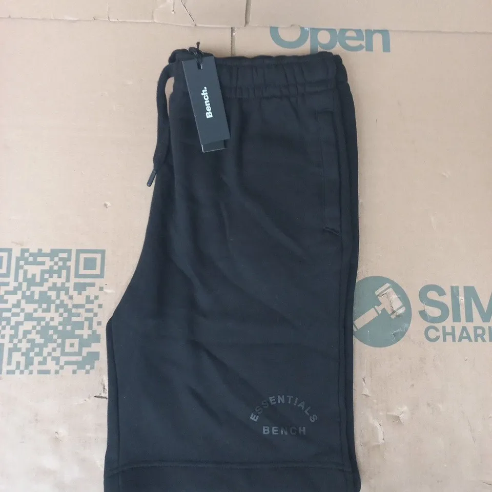 BENCH SWEAT SHORTS IN BLACK SIZE XL