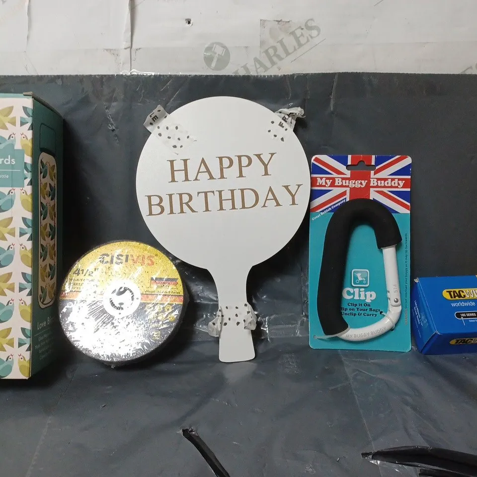 BOX OF APPROXIMATELY 15 ASSORTED ITEMS TO INCLUDE - TACWISE BRAD NAILS , THE BUGGY BUDDY CLIP , CISIVIS CUTTING WHEEL ETC