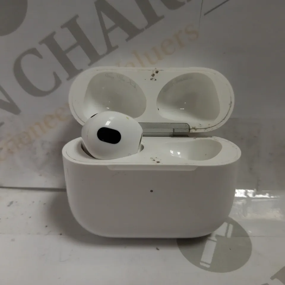 APPLE AIRPODS 3RD GEN - WHITE