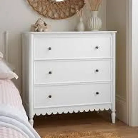 BOXED SCALLOP 3 DRAWER CHEST - WHITE (1 BOX)