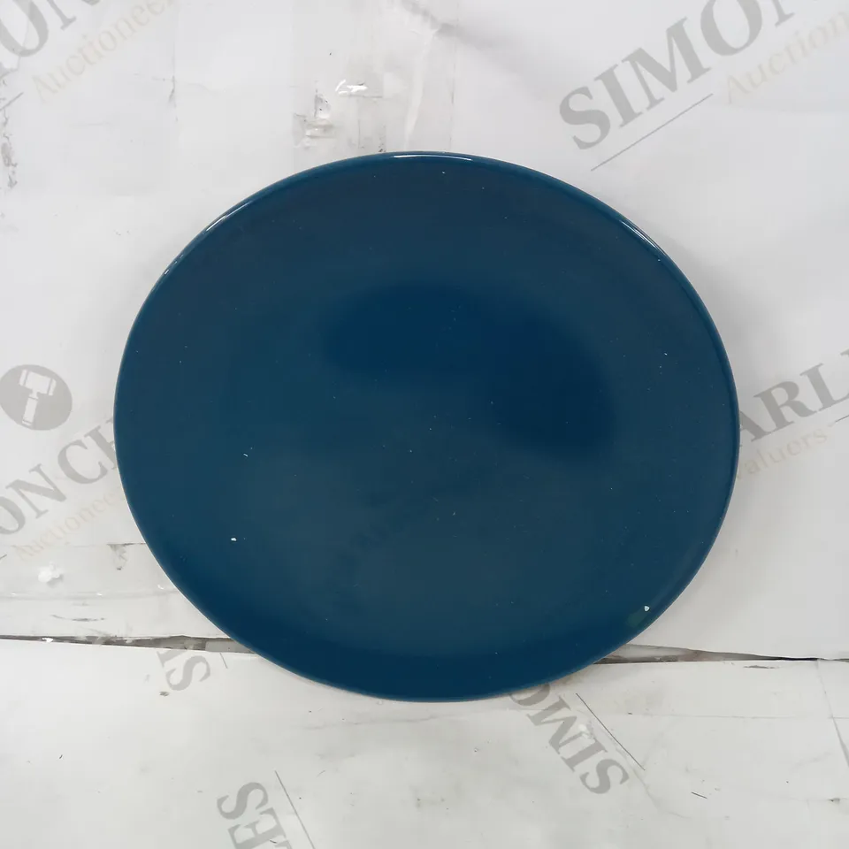 BRAND NEW BOXED CESIRO 16 PIECE PORCELAIN DINNERWARE SET IN SHINY BLEUMARIN TO INCLUDE LARGE PLATES, SMALL PLATES AND BOWLS - COLLECTION ONLY