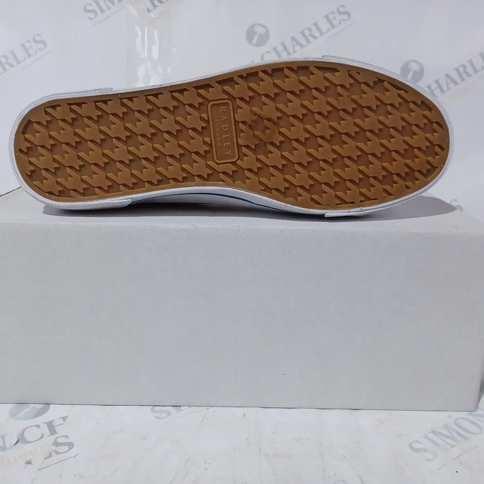 BOXED PAIR OF RADLEY LONDON CANVAS TRAINERS IN CREAM/NAVY UK SIZE 8