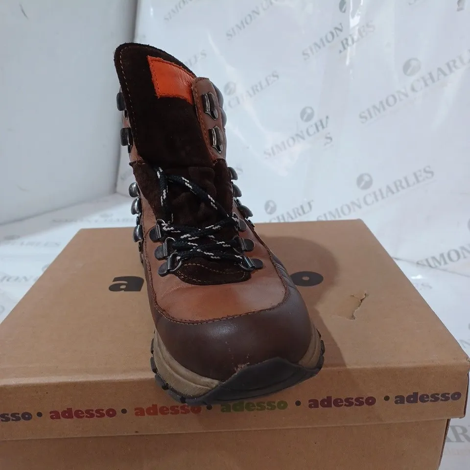 BOXED ADESSO RAINE WATERPROOF BOOTS, BROWN - SIZE 5 