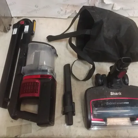 BOXED SHARK CORDLESS VACUUM CLEANER