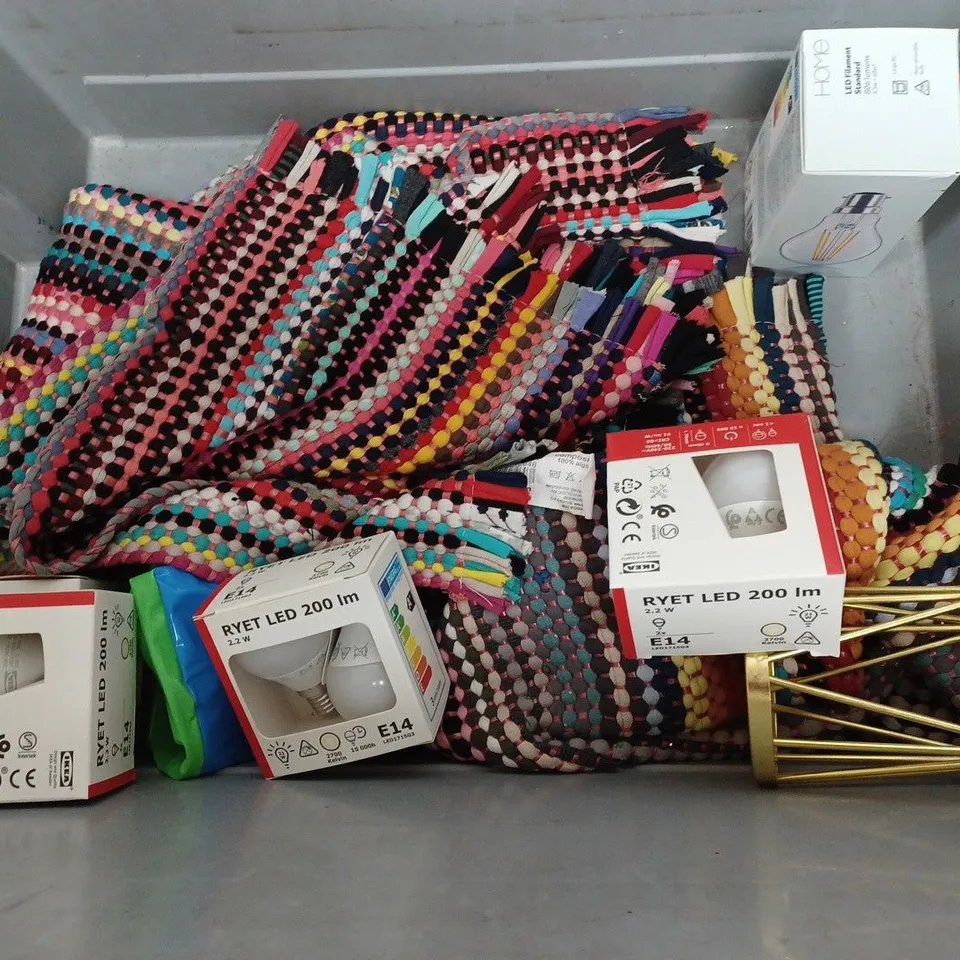 BOX OF APPROXIMATELY 10 ASSORTED HOUSEHOLD ITEMS TO INCLUDE LIGHT BULBS, TILE SPACERS, BLIND HOOKS, ETC