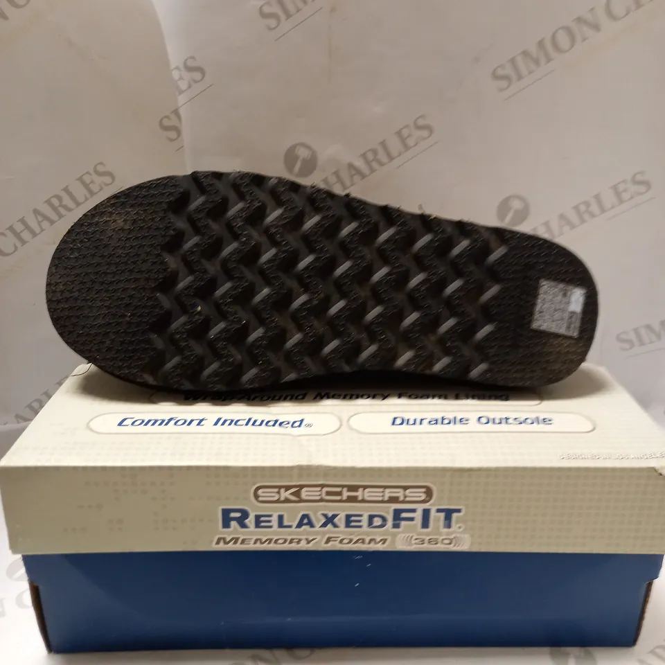 SKECHERS MEN'S RENTEN PALCO SLIPPERS - SIZE 9 