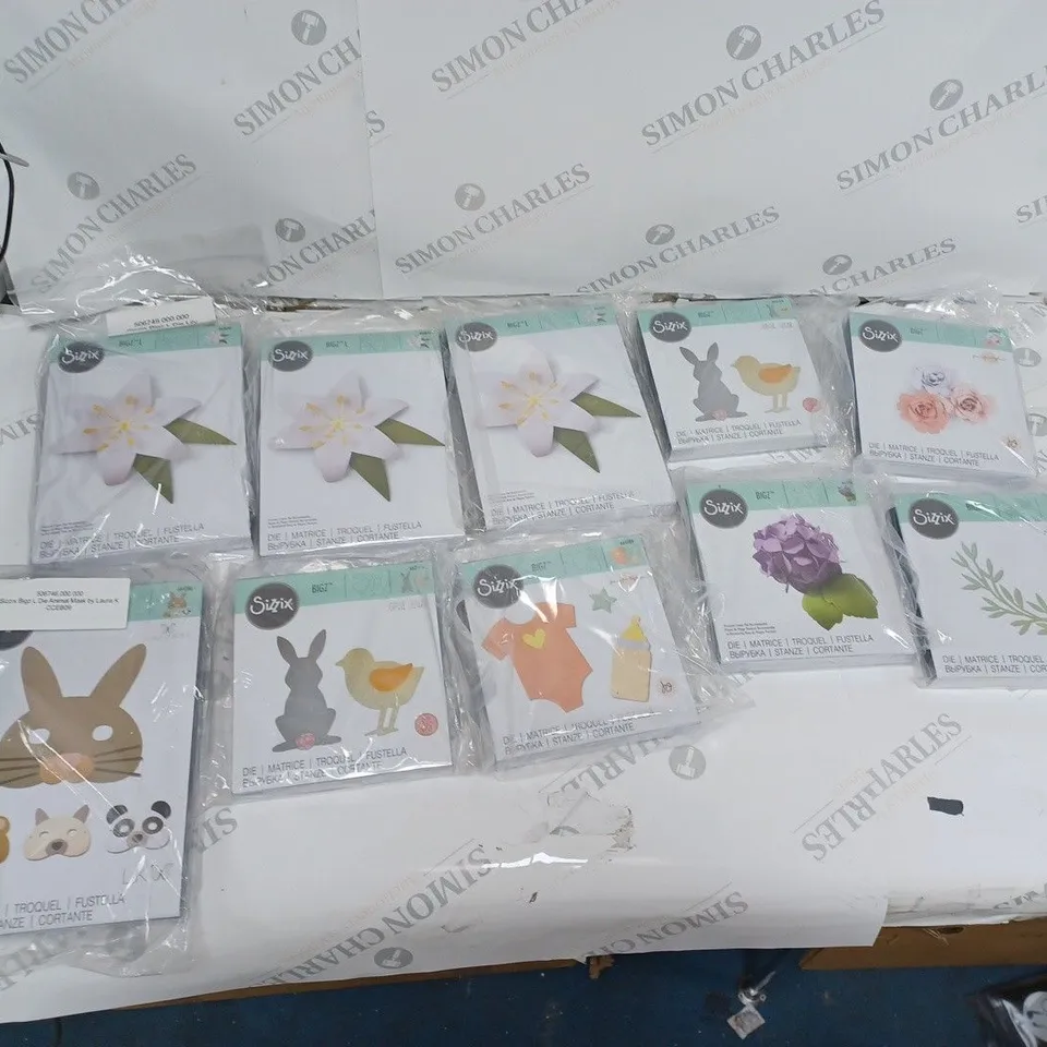 APPROXIMATELY 15 SIZZIX CRAFTING ITEMS TO INCLUDE THINLITS DIE, SCOREBOARDS, AND GLITTER ETC. 