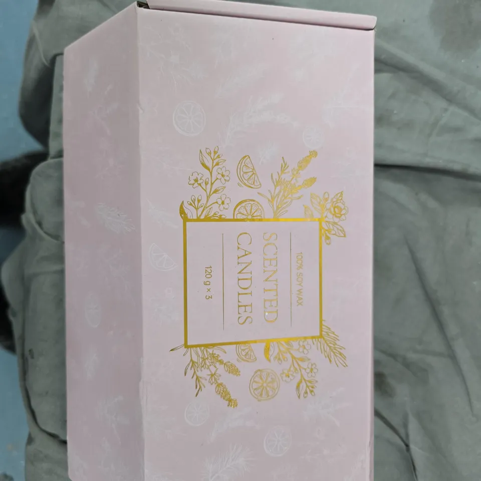 LOT OF APPROXIMATELY 12 ASSORTED ITEMS TO INCLUDE: TTRWIN CANDLE AND SOY WAX CANDLES 