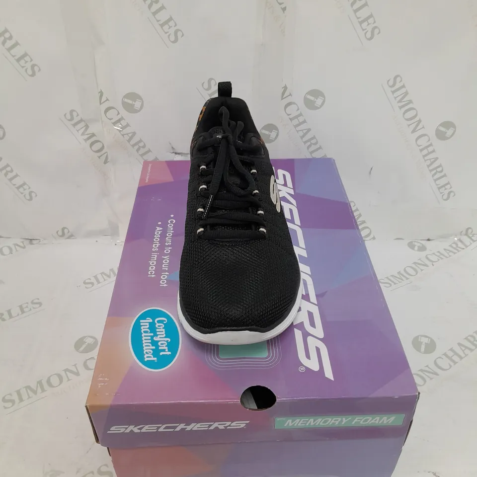 BOXED PAIR OF SKECHERS FLEX-LITE TRAINERS - BLACK // SIZE: 6 UK