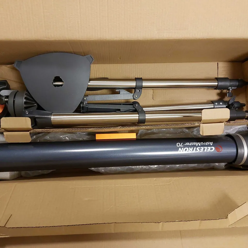 CELESTRON ASTROMASTER 70AZ TELESCOPE 