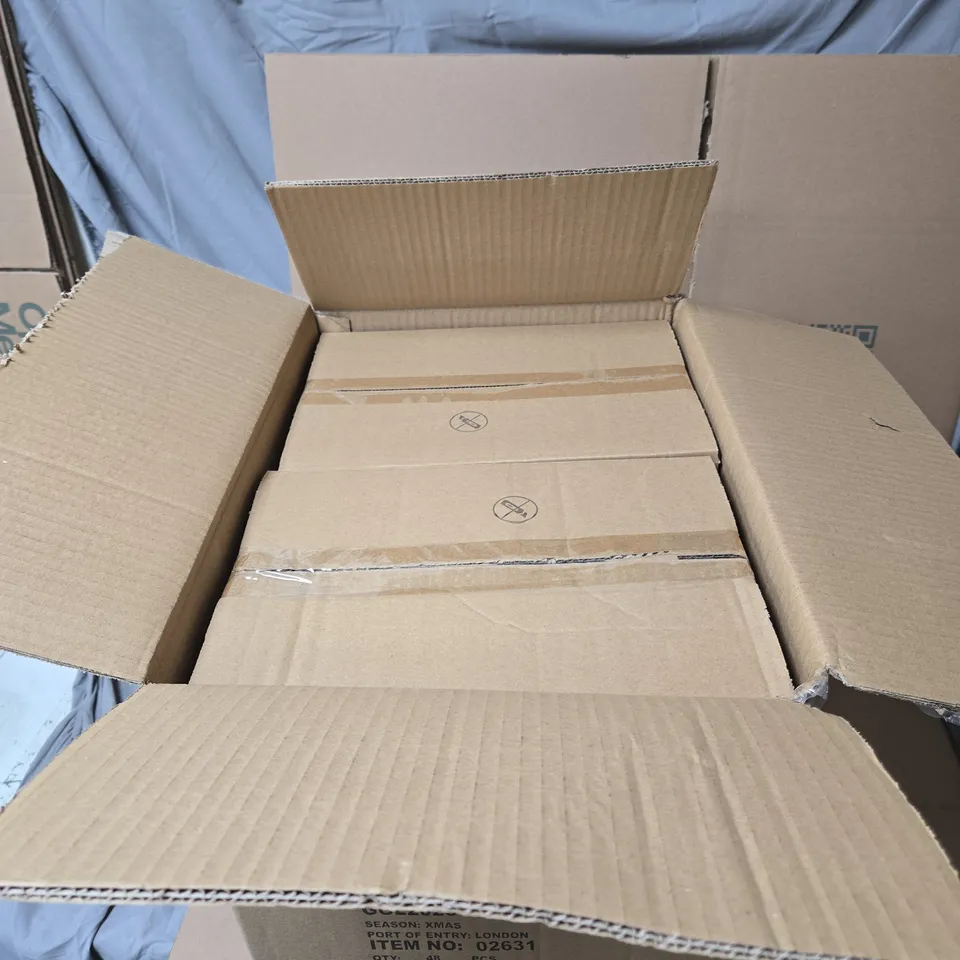 BOX OF 8 SETS OF GISELA GRAHAM GREEN CHRISTMAS HANGING ORNAMENTS (6 ITEMS PER SET, 48 IN TOTAL) 