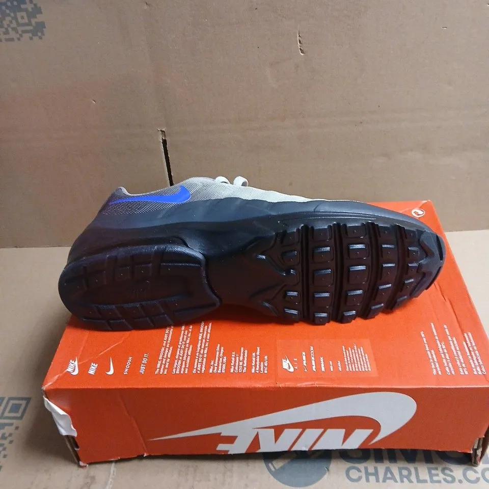 NIKE RUNNING SHOES – GREY/BLUE, UK SIZE 10 INCLUDES PAIR OF NIKE SOCKS