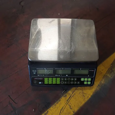 AVERY BERKEL DIGITAL SCALE