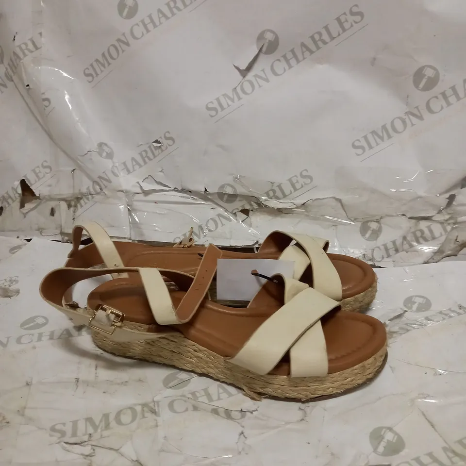 DUNE LINNIE CROSS STRAP FLATFORM SANDALS SIZE 6