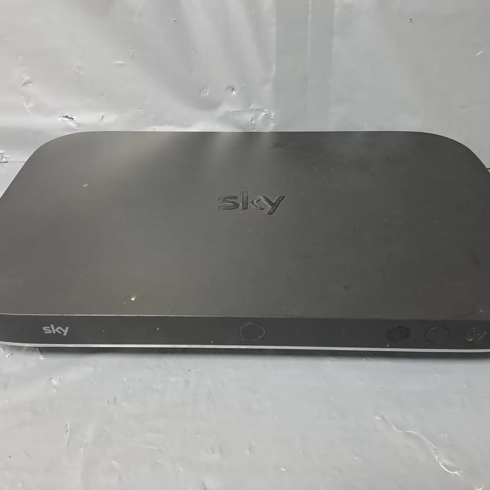 BOXED SKY Q BOX ES240 2TB SATELLITE RECEIVER