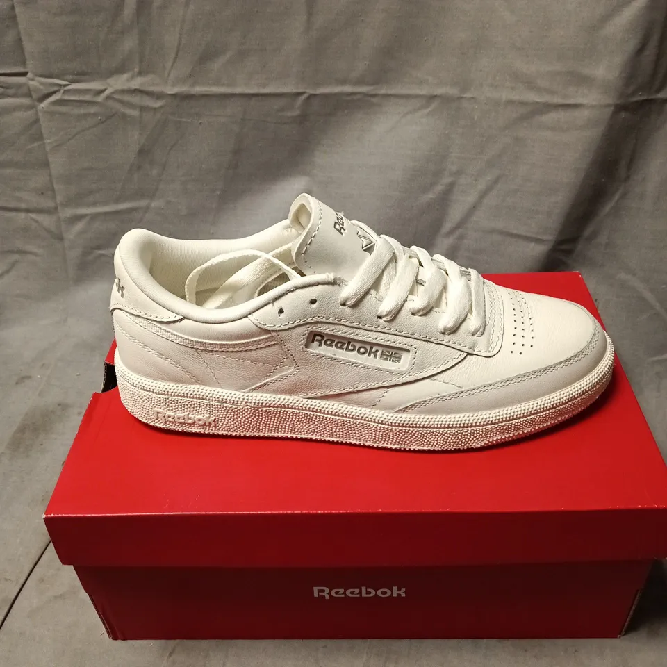 REEBOK CLASSIC LEATHER TRAINERS – WHITE SIZE 4.5 BOXED