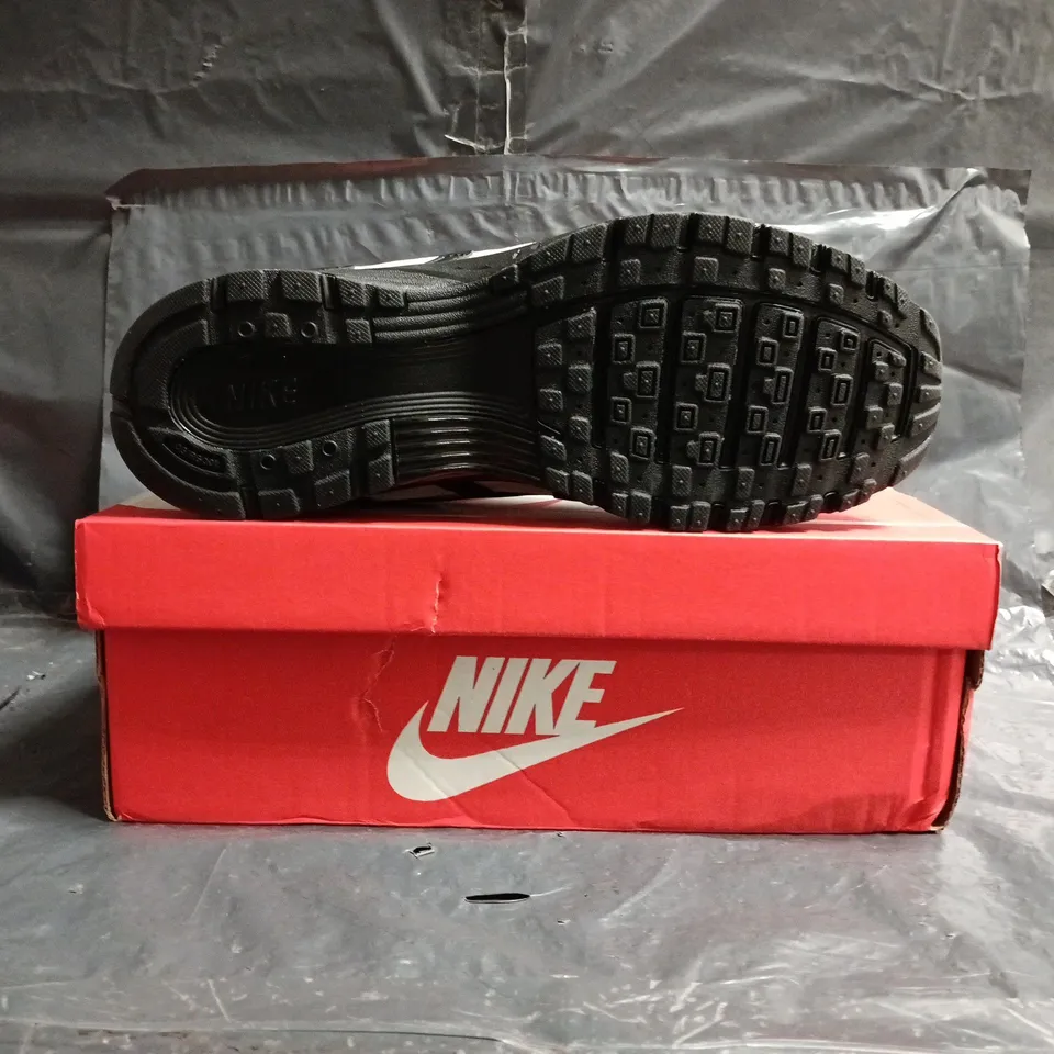 BOXED PAIR OF NIKE P-6000 TRAINERS IN BLACK/GREY SIZE UK 9