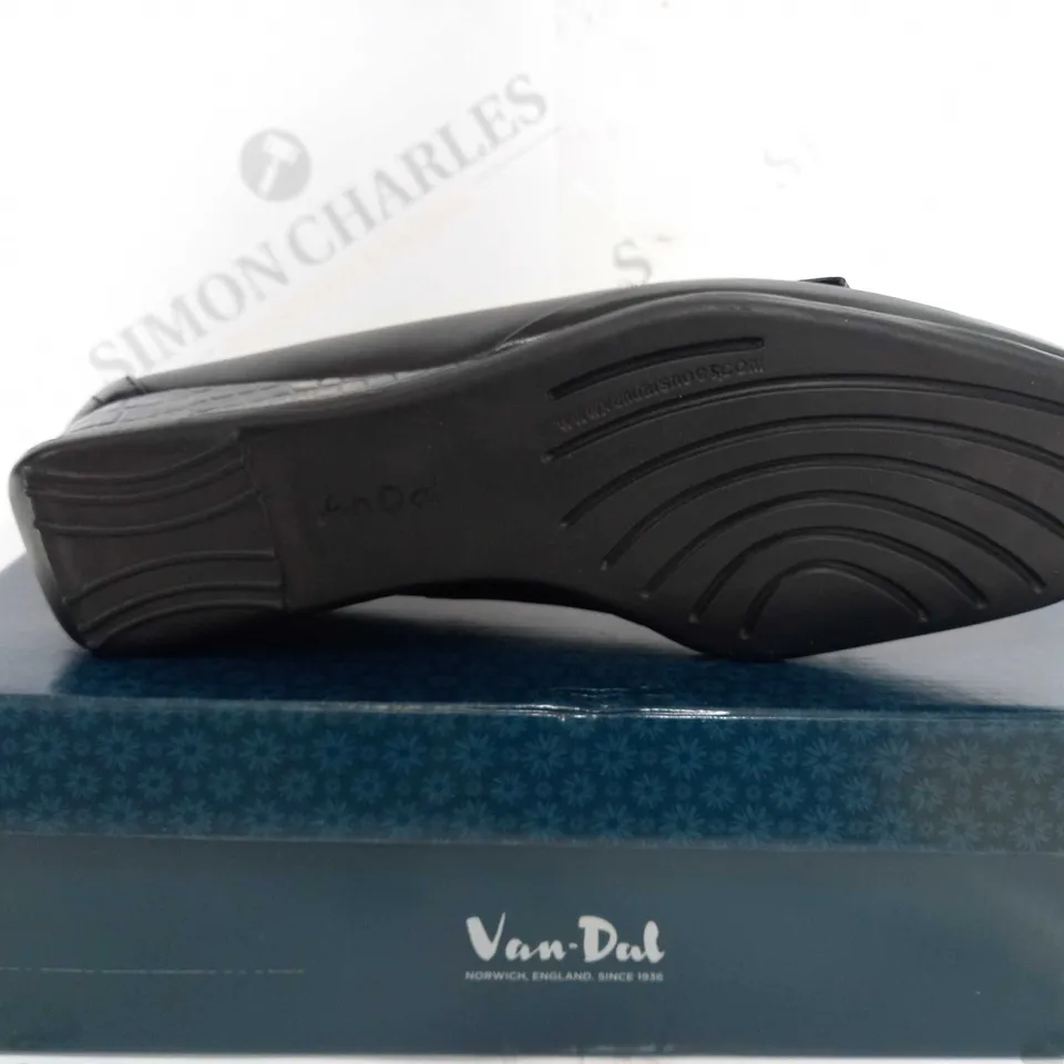 BOXED VAN-DAL BARBADOS II SHOE IN BLACK - UK 4 1/2