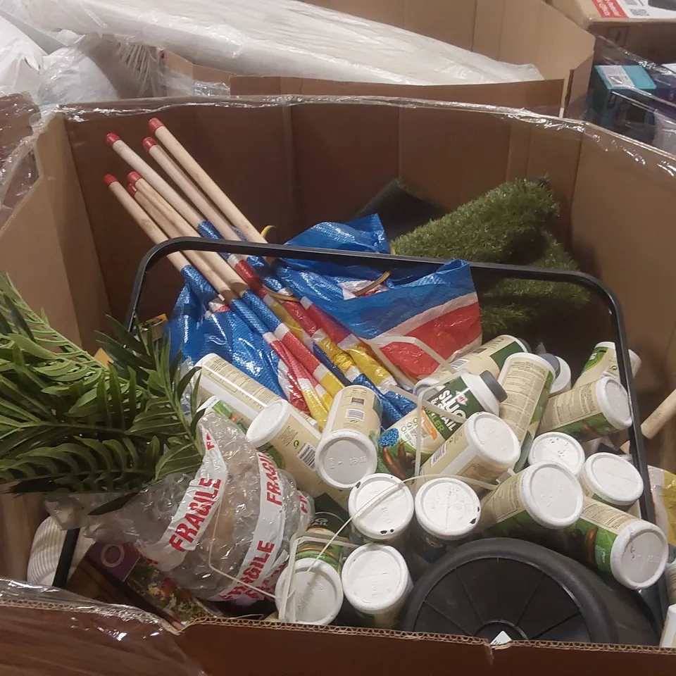 PALLET CONTAINING A LARGE QUANTITY OF ASSORTED GARDEN PRODUCTS INCLUDING: SLUG REPELLANT, ARTIFICIAL PLANTS, ARTIFICIAL GRASS ECT