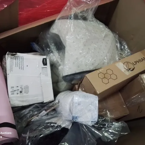 PALLET CONTAINING VARIOUS ITEMS TO INCLUDE YOYA MAT, RUGS, DOG BEDS ETC.
