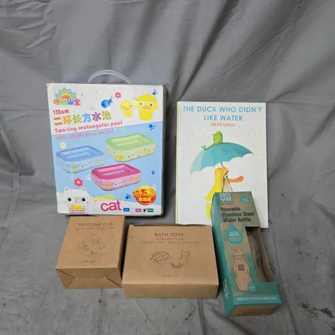 BOX OF APPROXIMATELY 10 ASSORTED HOUSEHOLD ITEMS TO INCLUDE - RECTANGULAR POOL - BATH TOYS - REUSABLE WATER BOTTLE - ETC