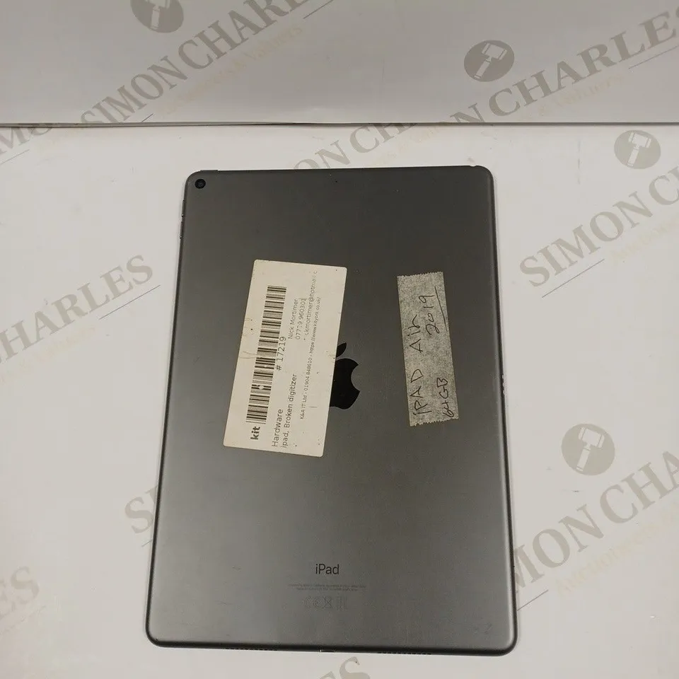 APPLE IPAD AIR A2152 IN GREY