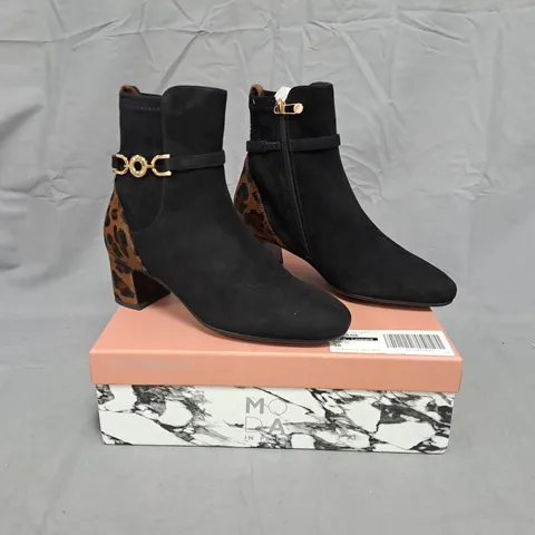 BOXED PAIR OF MODA IN PELLE OCEANE BOOTS IN BLACK SIZE 5