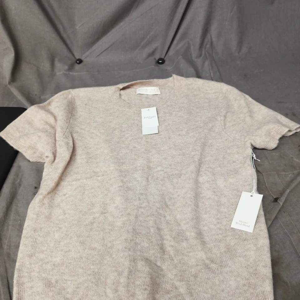 ABERCROMBIE & FITCH MERINO WOOL-BLEND SWEATER – SIZE M
