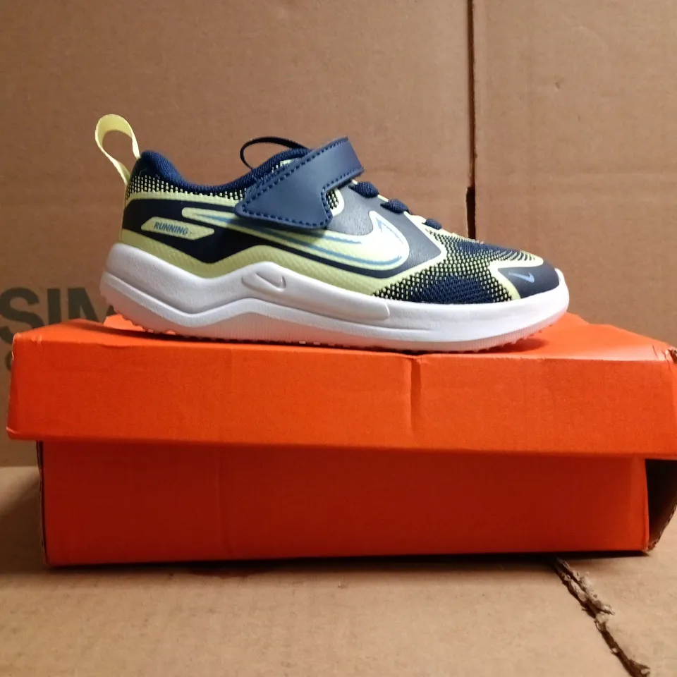 BOXED PAIR OF NIKE COSMIC RUNNER KID'S TRAINERS IN NAVY/PALE MINT SIZE UK 8.5