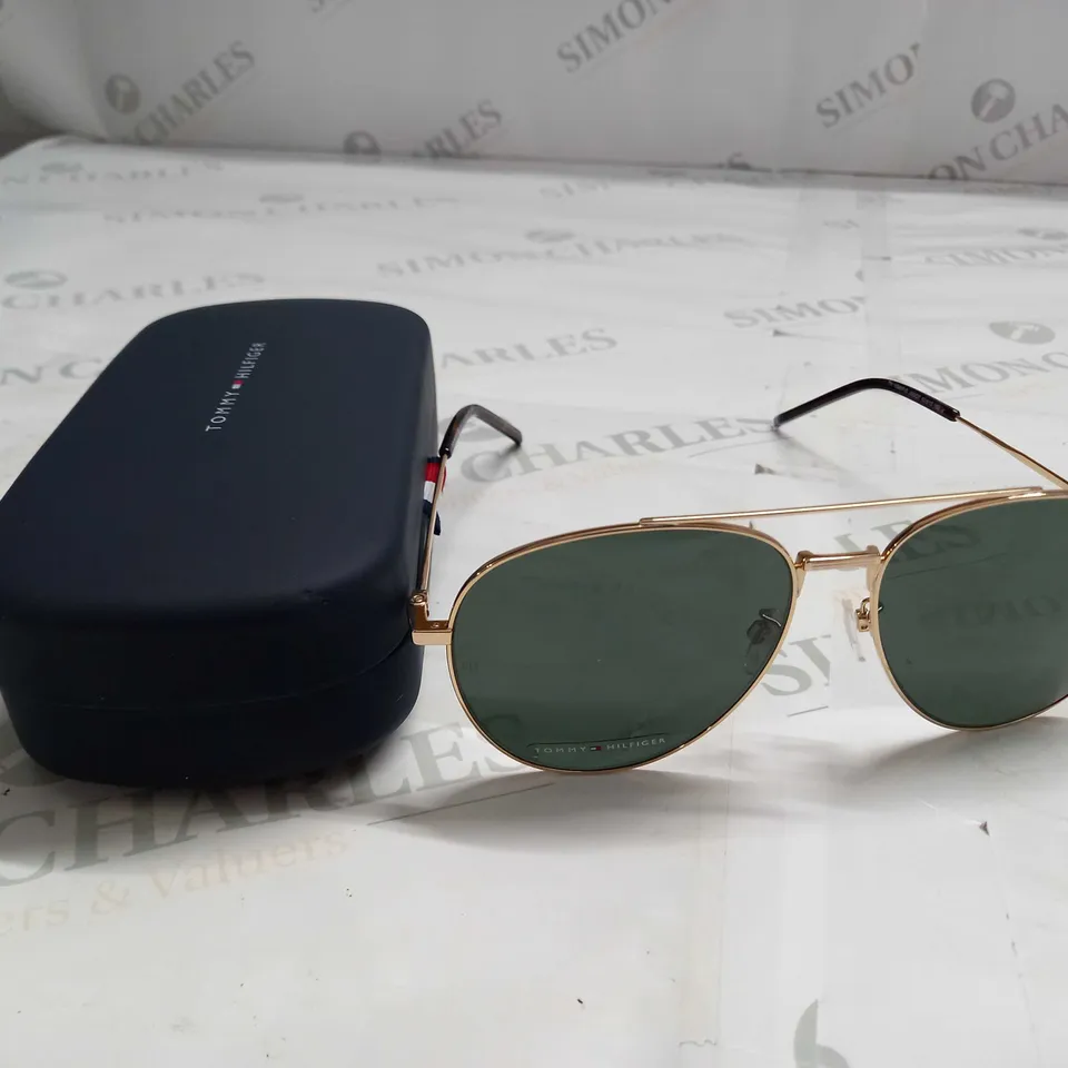 TOMMY HILFIGER MENS AVIATOR SUNGLASSES