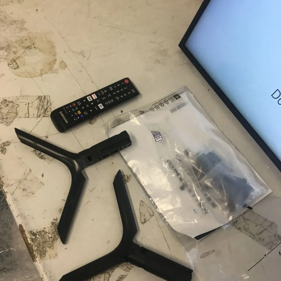 SAMSUNG QE43Q60R 43" TV