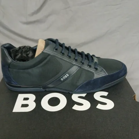 BOXED HUGO BOSS SATURN LOWP TRAINERS IN DARK BLUE – UK 13