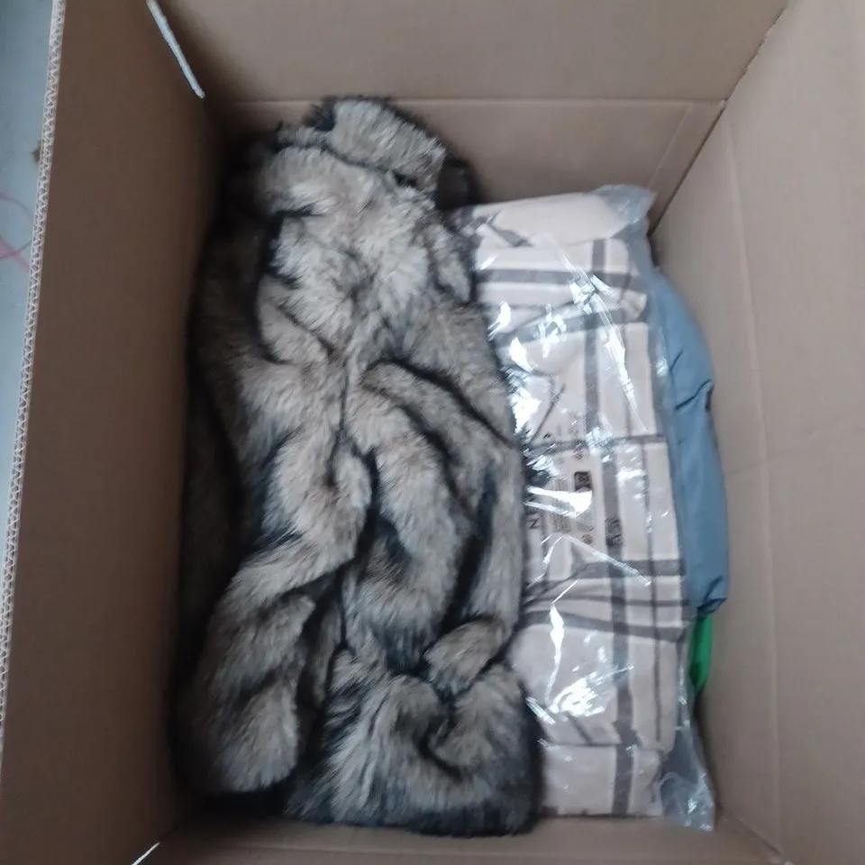 APPROXIMATELY 20 ASSORTED CLOTHING AND FASHION PRODUCTS IN VARIOUS STYLES AND SIZES - COLLECTION ONLY