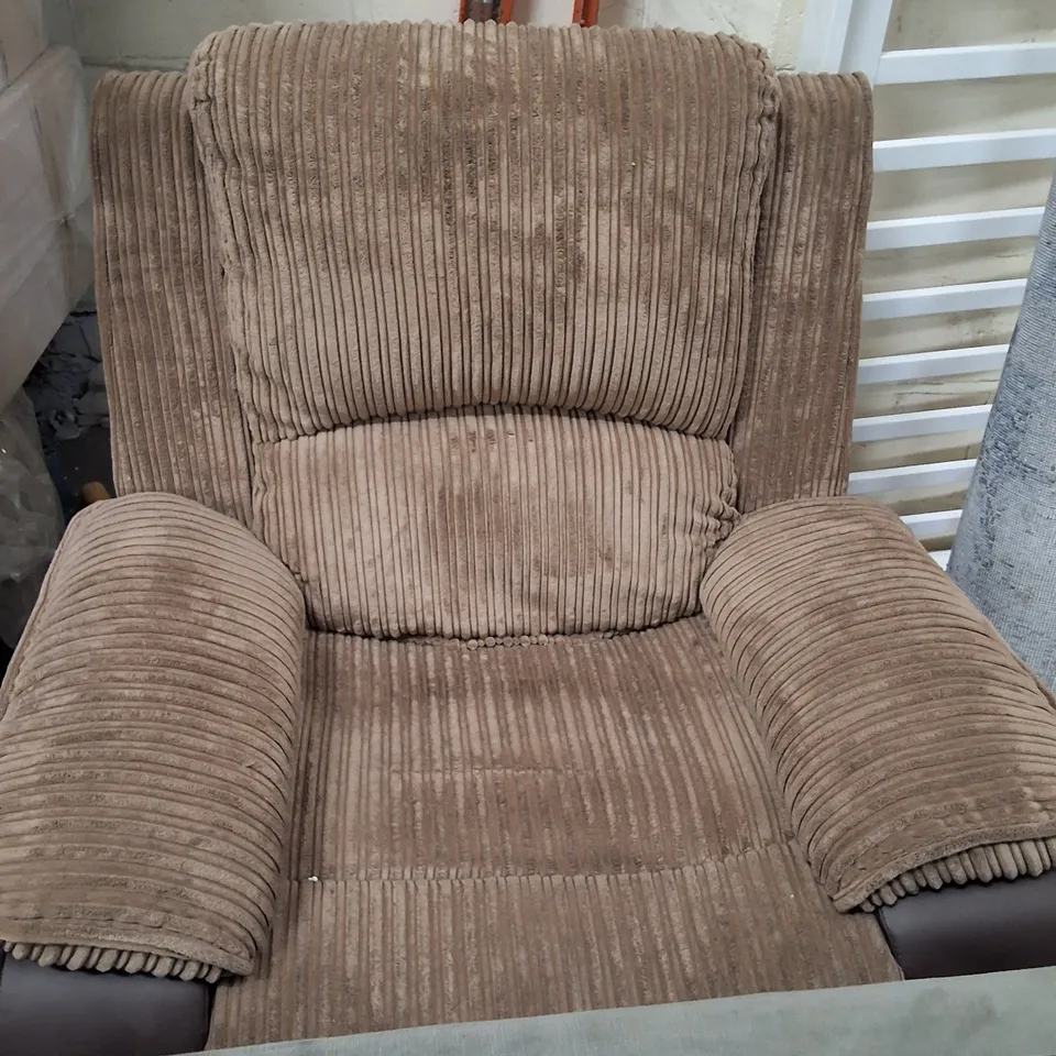 LOT OF 5 ASSORTED FURNITURE ITEMS TO INCLUDE WOODEN BEDFRAME, RECLINING SINGLE SEATER AND HOME LIVING FLOOR RUG