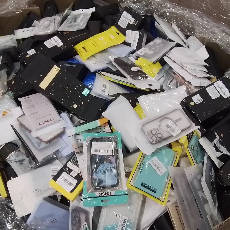 PALLET CONTAINING VERY LARGE AMOUNT OF BRAND NEW PHONE CASES [MODELS AND MAKES VARY]