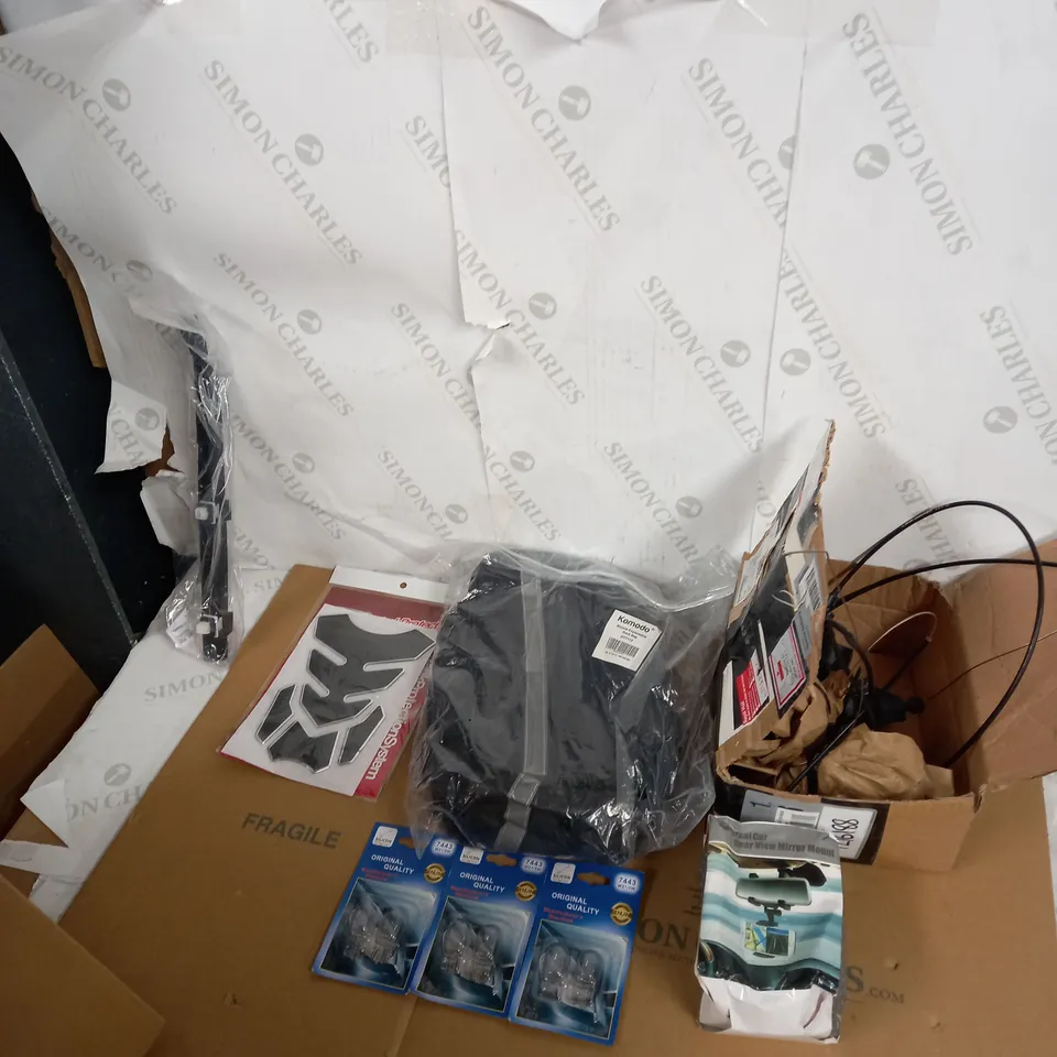 LOT OF ASSORTED VEHICLE ITEMS TO INCLUDE REAR VIEW MIRROR MOUNT, RACK BAG AND CAR STICKERS